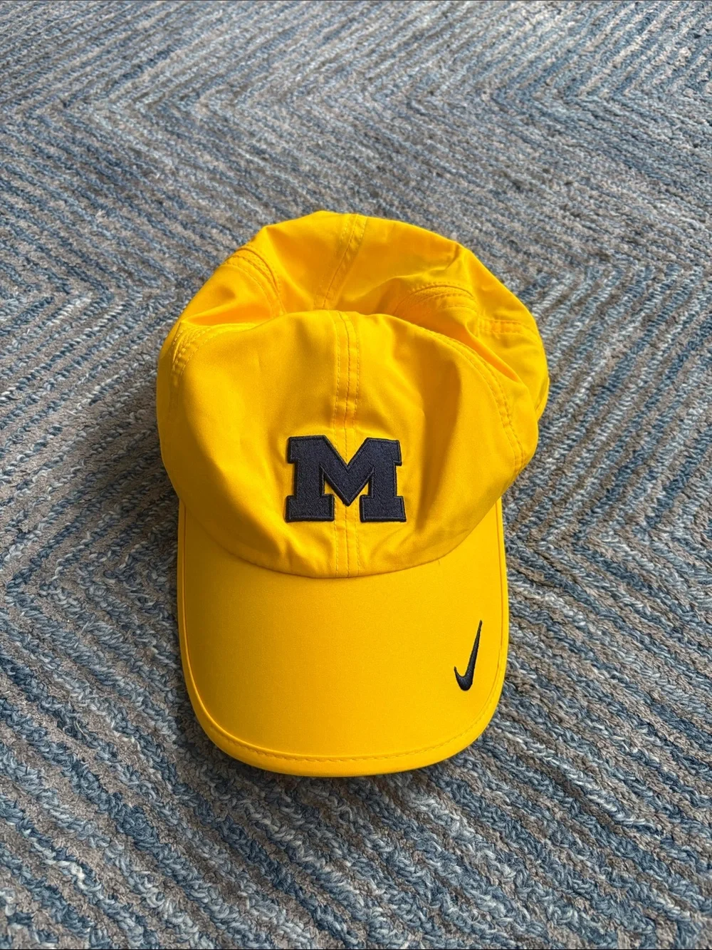 Michigan Nike yellow golf hat - Picture 1 of 3